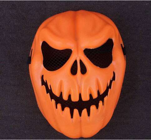 Đón Halloween với chiếc mặt nạ quả bí đáng sợ chắc chắn sẽ khiến bạn nổi bật trong bữa tiệc. Với chất liệu nhựa PVC chắc chắn và thiết kế độc đáo, chiếc mặt nạ này đủ sức khiến mọi người động lòng.