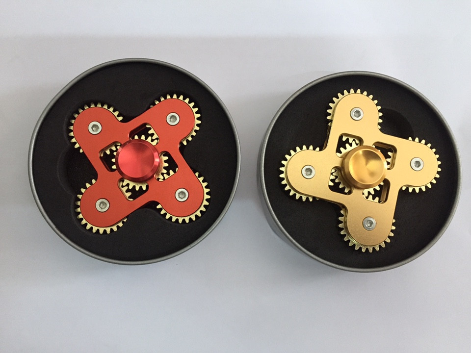 Con Quay Giảm Stress Fidget Spinner 4 cánh răng cưa